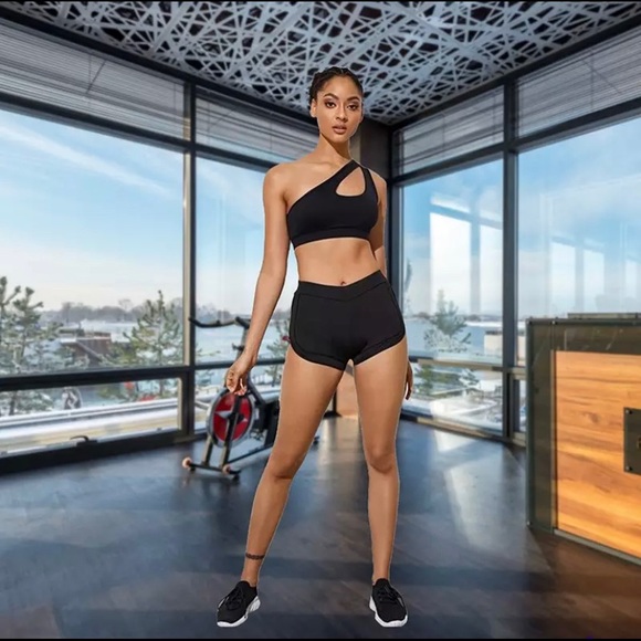 One-shouldered sports bra - NEW! - Picture 4 of 7